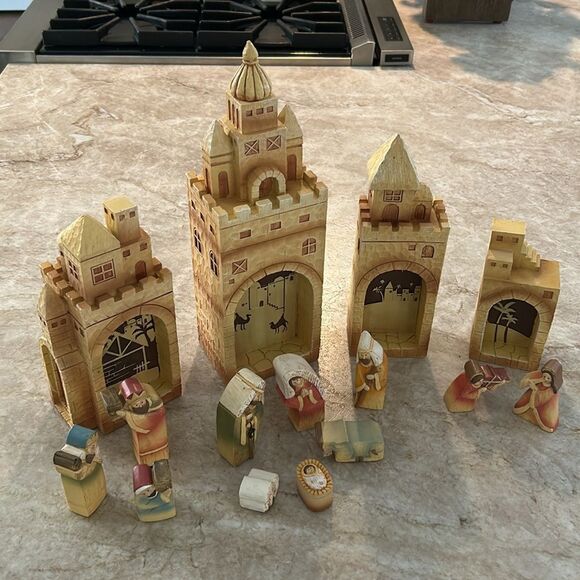 Amazing Nativity 3 D Puzzle - Picture 16 of 17